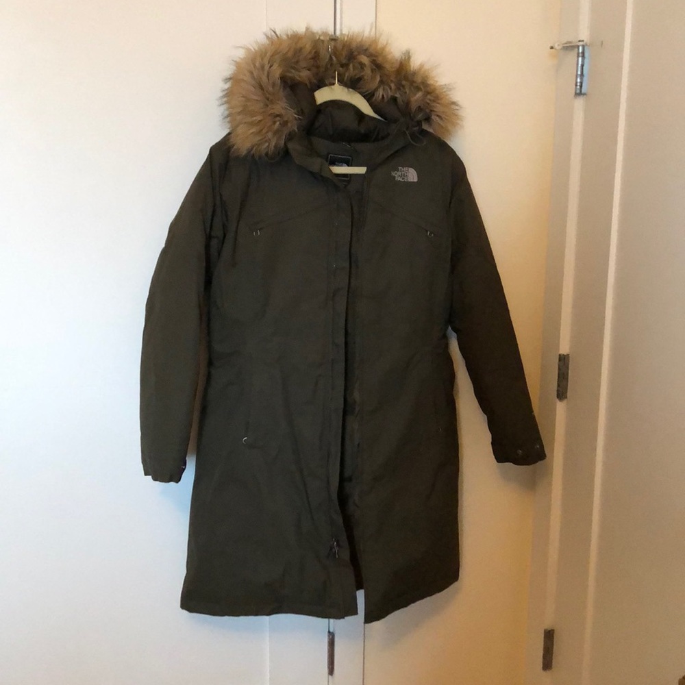 Medium The North Face olive down parka